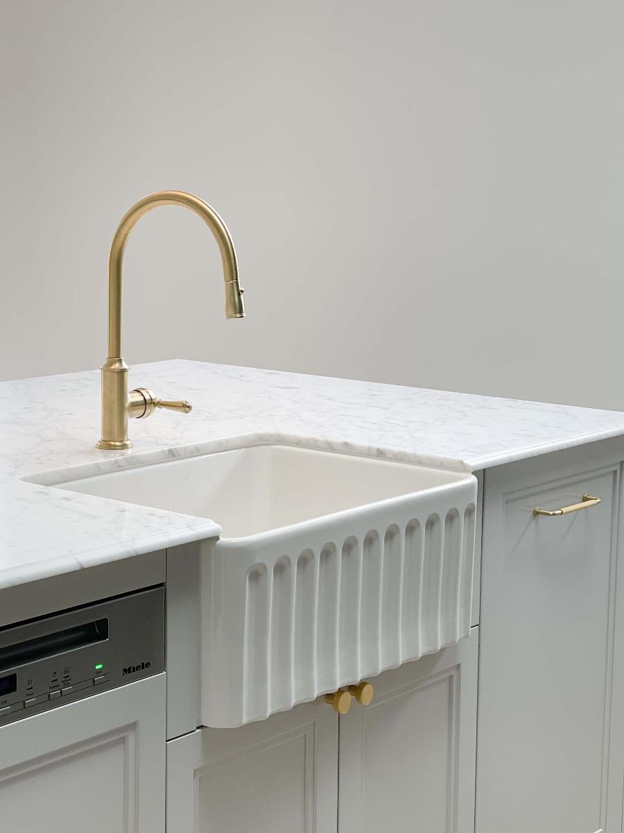 NOVI 60X46 FIRECLAY BUTLER SINK GL WHT